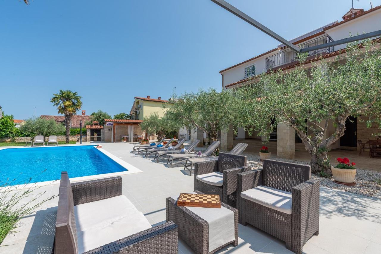 Hope - With Shared Pool Guest house