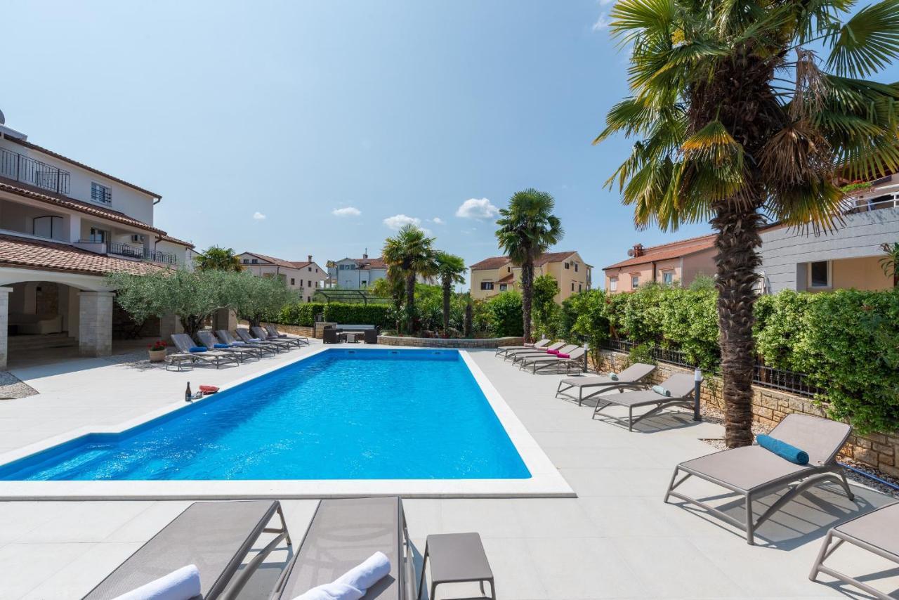 Hope - With Shared Pool Guest house